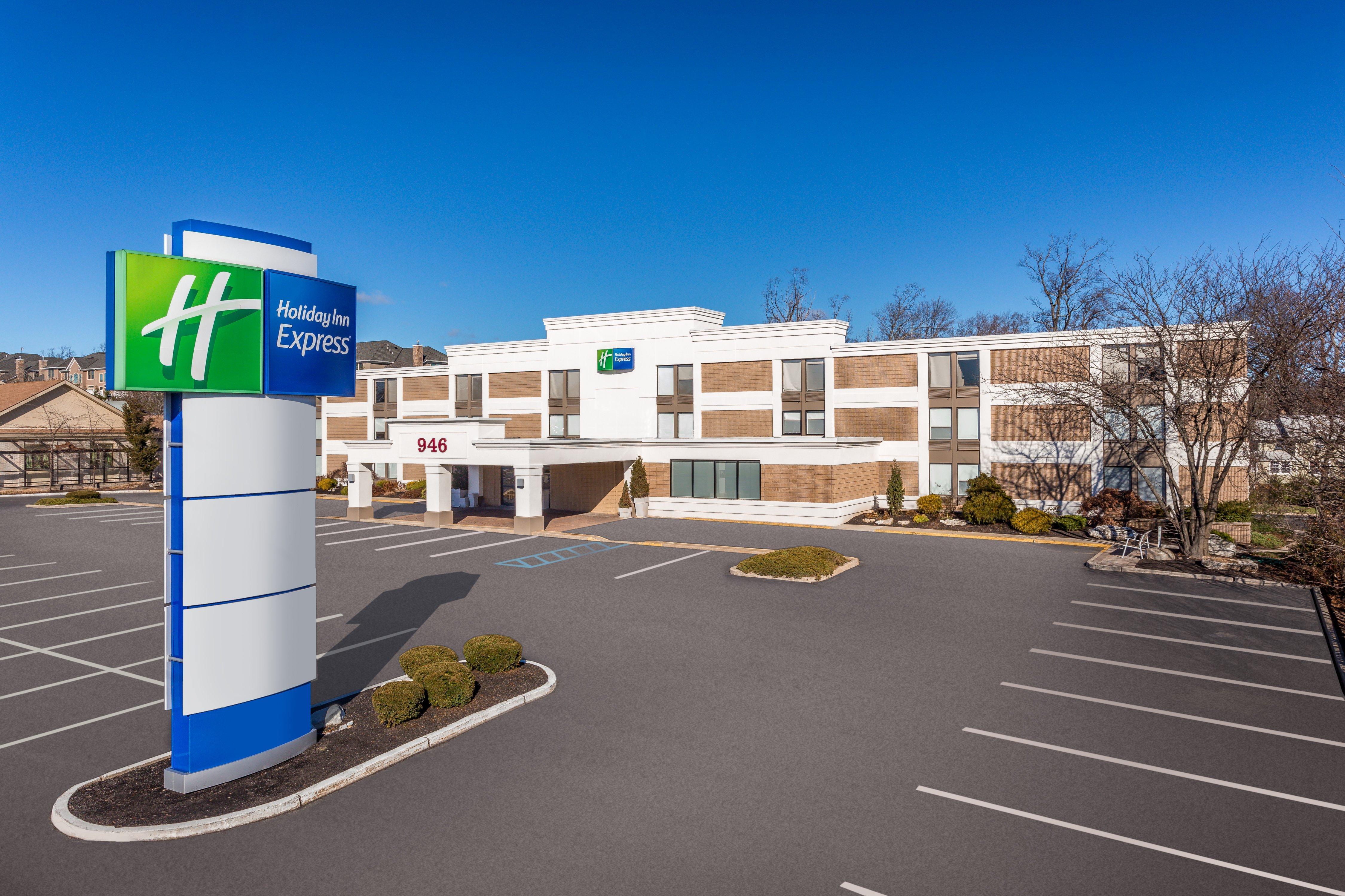 Holiday Inn Express Ramsey Mahwah By Ihg Exterior photo