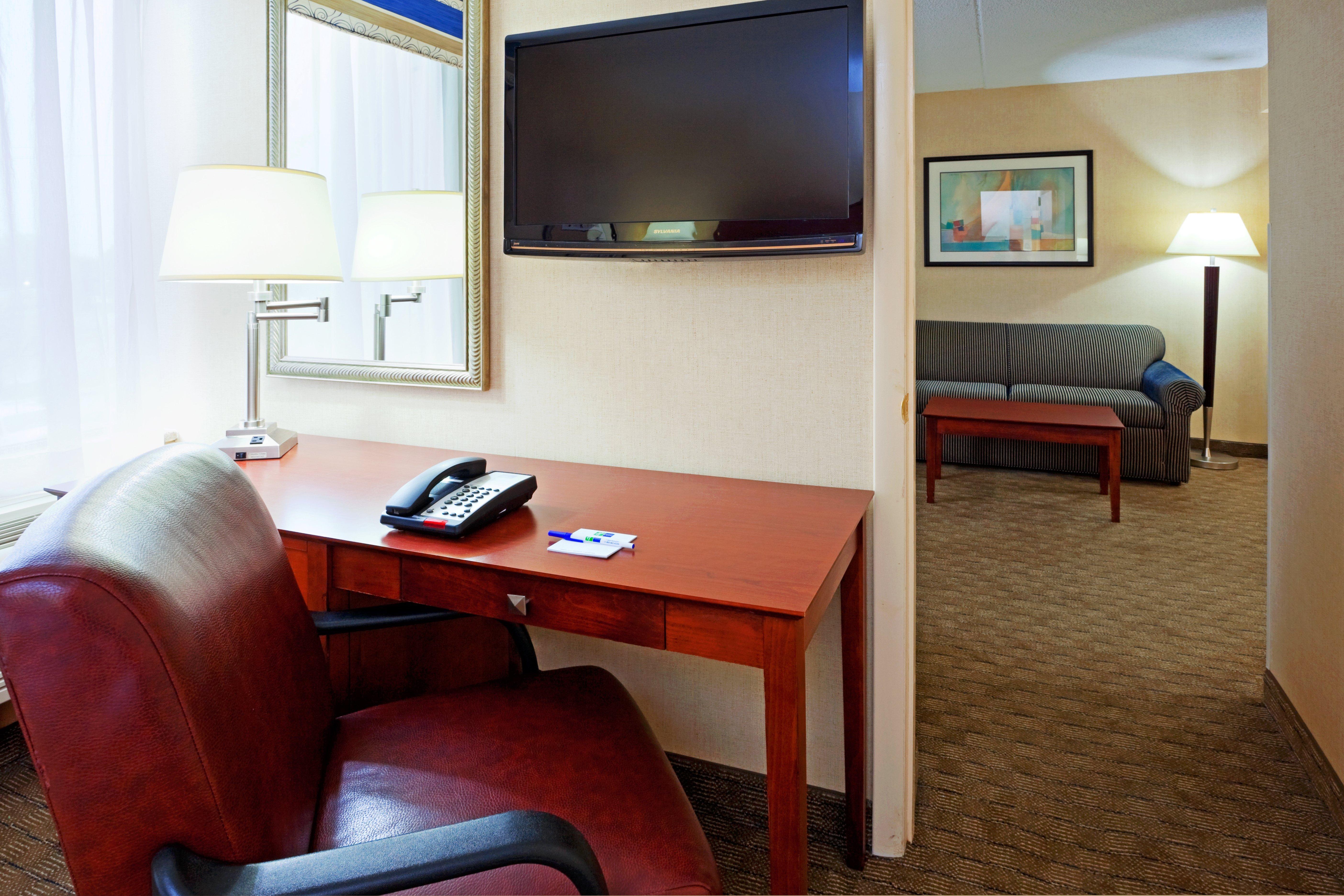 Holiday Inn Express Ramsey Mahwah By Ihg Exterior photo